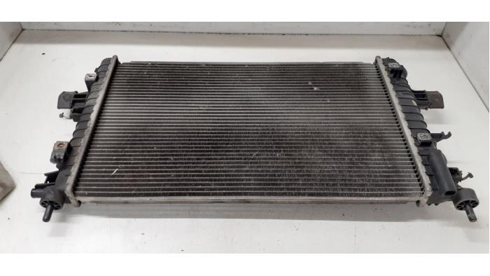 Usagé Radiateur Opel Astra H SW (L35) 1.4 16V Twinport Prix € 35,00 Règlement à la marge proposé par Autodemontage van de Laar