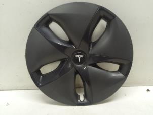 Gebrauchte Radkappe Tesla Model 3 EV AWD Preis € 60,50 Mit Mehrwertsteuer angeboten von Autodemontage van de Laar
