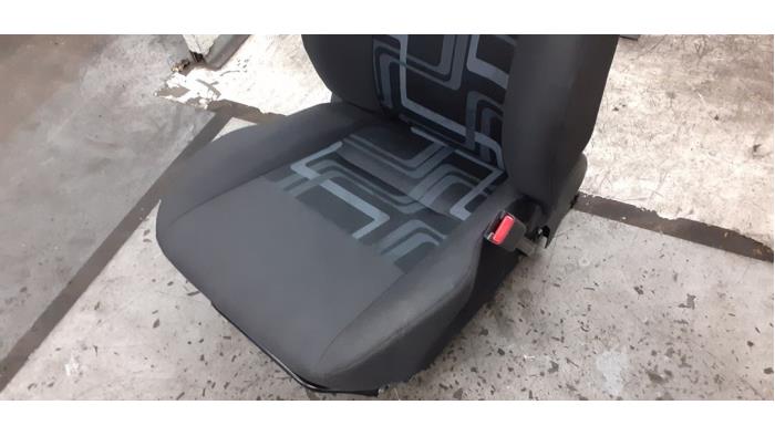 Seat, right from a Suzuki Splash 1.2 VVT 16V 2011