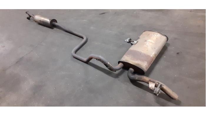 Auspuff Enddämpfer van een Peugeot 3008 II (M4/MC/MJ/MR) 1.2 12V e-THP PureTech 130 2019