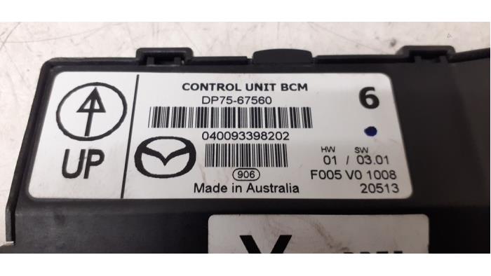 Ordenador body control de un Mazda 2 (DE) 1.3 16V MZR 2013