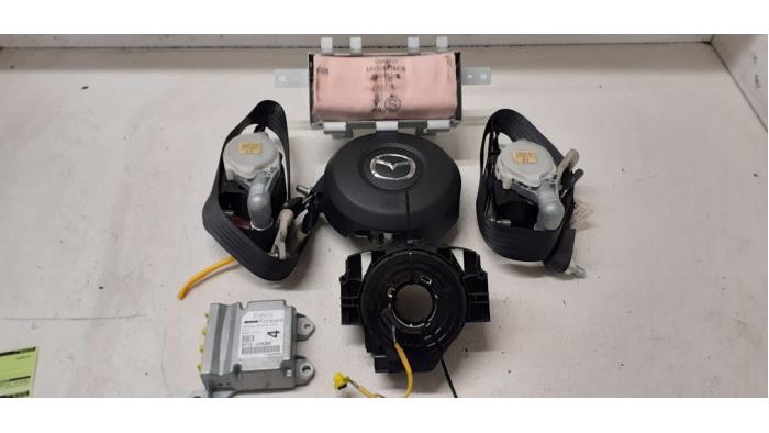 Begagnade Airbagset Mazda 2 (DE) 1.3 16V MZR Pris € 550,00 Marginaltabell erbjuds av Autodemontage van de Laar