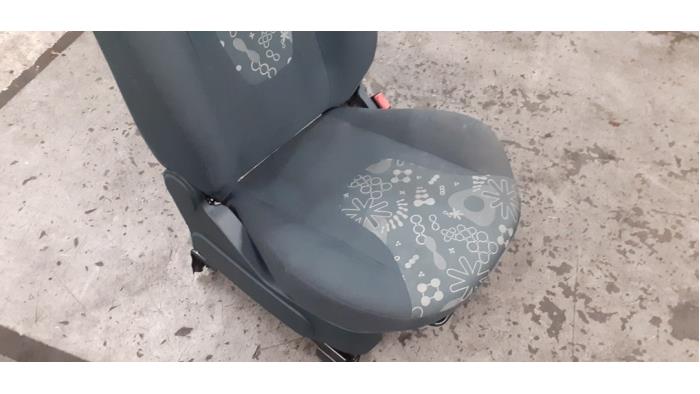 Seat, right from a Ford Ka II 1.2 2013