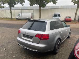Usados Eje trasero con tracción trasera Audi A4 Avant Quattro (B7) 2.0 TFSI 20V Precio € 250,00 Norma de margen ofrecido por Autodemontage van de Laar