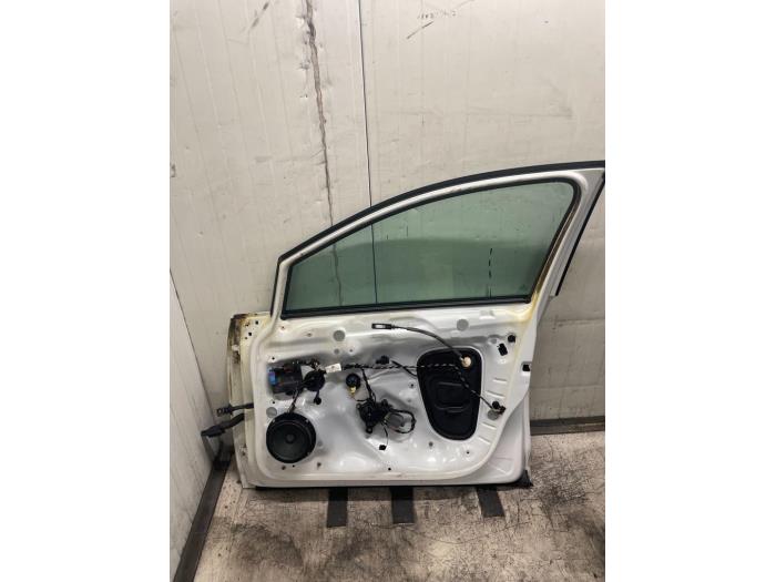 Front door 4-door, right from a Volkswagen Golf VII (AUA) 2.0 GTD 16V 2015