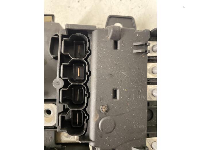 Fuse box BMW 5 serie Touring 530d 3.0 TwinPower Turbo 24V - 680294402