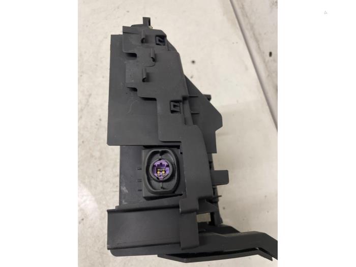Fuse box BMW 5 serie Touring 530d 3.0 TwinPower Turbo 24V - 680294402