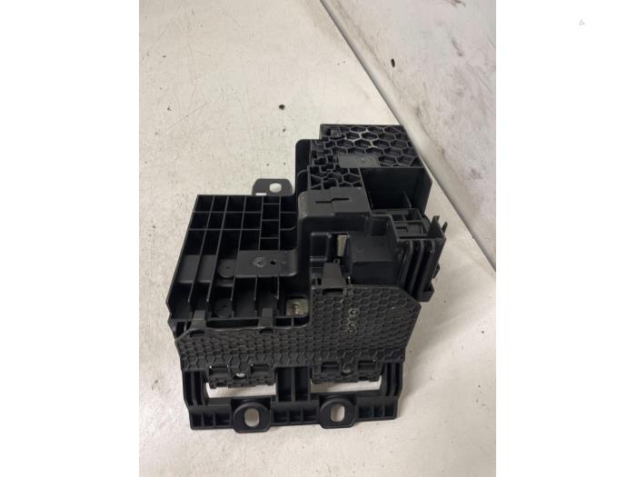 Fuse box BMW 5 serie Touring 530d 3.0 TwinPower Turbo 24V - 680294402