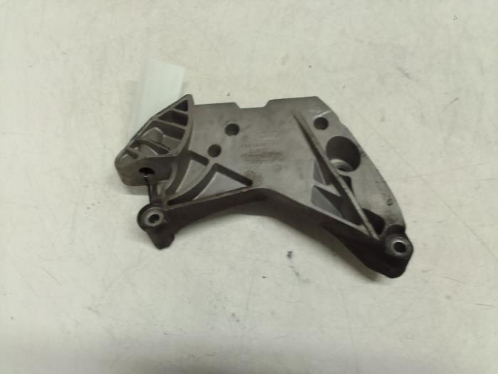 Support moteur d'un Volkswagen Passat (3C2) 1.8 TSI 16V 2008