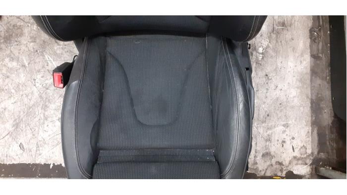 Seat, left from a Audi A4 (B8) 1.8 TFSI 16V 2011