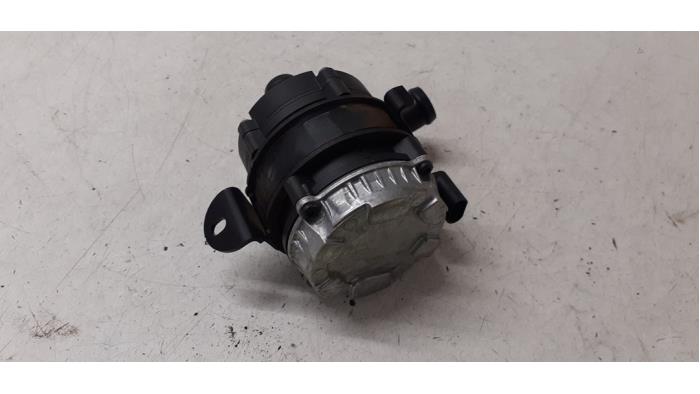 Begagnade Vattenpump Skoda Fabia III (NJ3) 1.0 TSI 12V Pris € 60,00 Marginaltabell erbjuds av Autodemontage van de Laar
