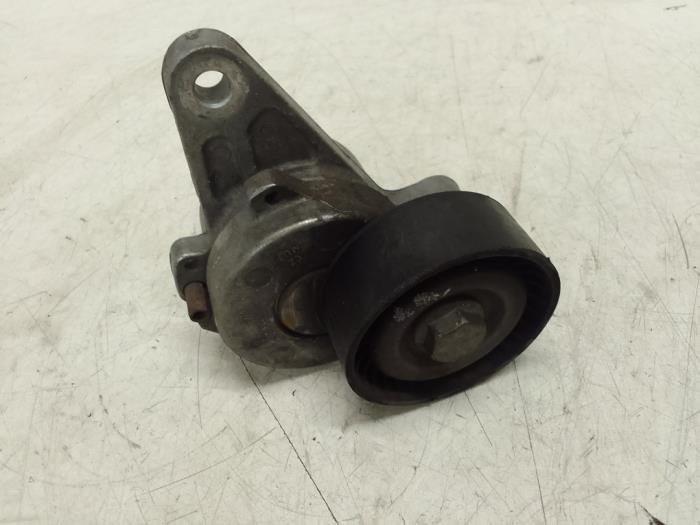 Usados Rodillo tensor correa múltiple Volkswagen Touran (5T1) 2.0 TDI 150 Precio € 20,00 Norma de margen ofrecido por Autodemontage van de Laar