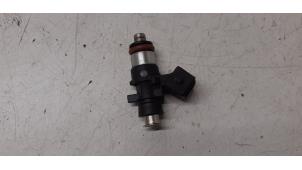 Usagé Injecteur (injection essence) Renault Twingo II (CN) 1.2 16V Prix € 35,00 Règlement à la marge proposé par Autodemontage van de Laar