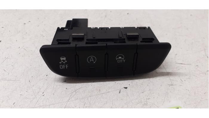 Interruptor ESP de un Opel Karl 1.0 12V 2019