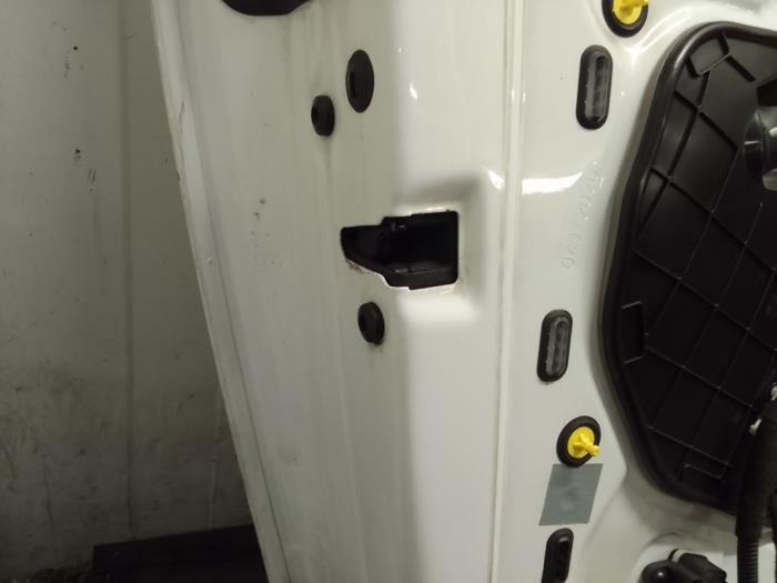 Door 2-door, left from a Audi A3 Cabriolet (8P7) 1.2 TFSI 2011