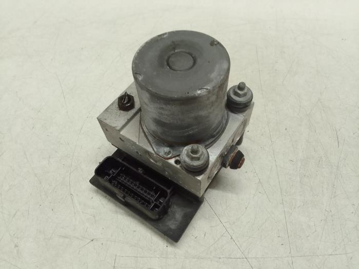 Usagé Pompe ABS Audi A4 Avant Quattro (B7) 2.0 TFSI 20V Prix € 75,00 Règlement à la marge proposé par Autodemontage van de Laar