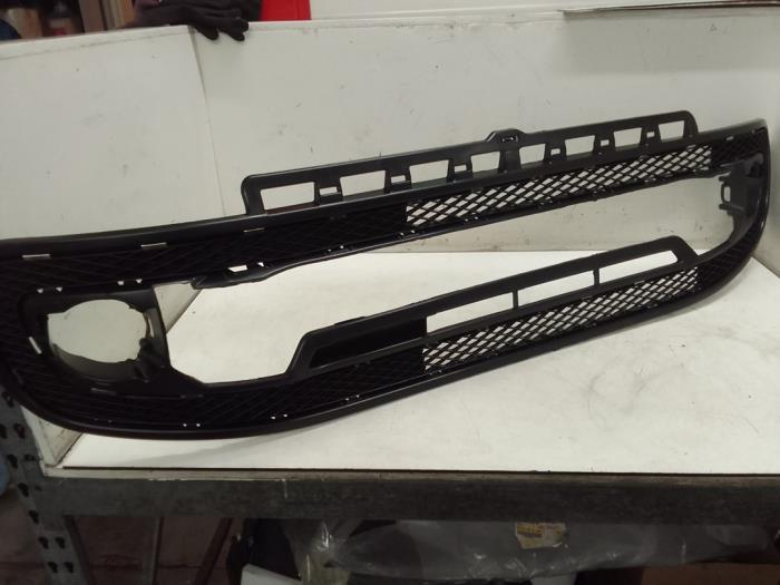Bumper grille from a Volkswagen Up! (121)  2016