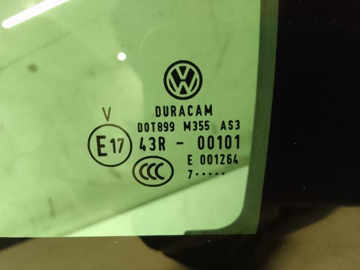 Zusätzliches Fenster 4-türig links hinten van een Volkswagen Tiguan (AD1)  2017