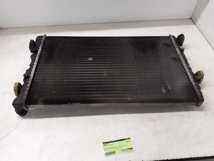 Usagé Radiateur Volkswagen Polo IV (9N1/2/3) 1.4 16V Prix € 35,00 Règlement à la marge proposé par Autodemontage van de Laar