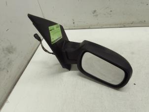 Used Wing mirror, right Ford Fusion 1.6 16V Price € 40,00 Margin scheme offered by Autodemontage van de Laar