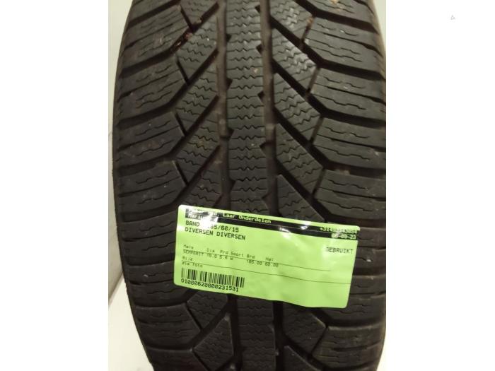 Używane Opona zimowa Cena na żądanie oferowane przez Autodemontage van de Laar
