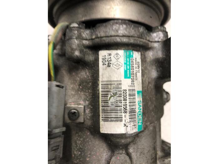 Air conditioning pump from a Renault Twingo II (CN) 1.2 16V 2010