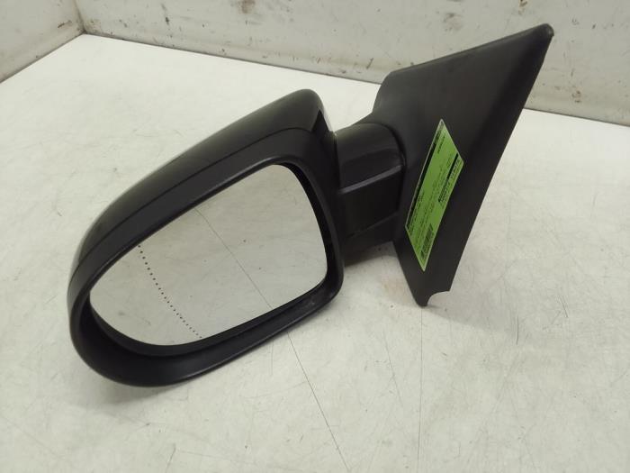 Wing mirror, left from a Renault Clio III (BR/CR) 1.2 16V 75 2010