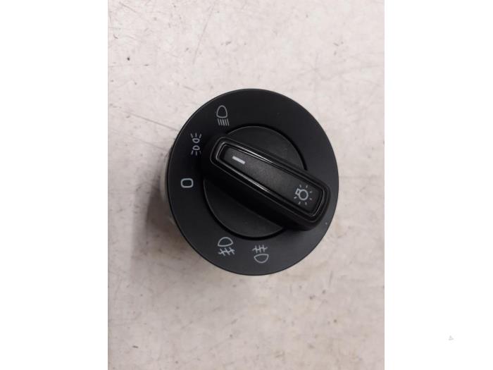 Interruptor de luz de un Skoda Fabia III (NJ3) 1.0 TSI 12V 2018