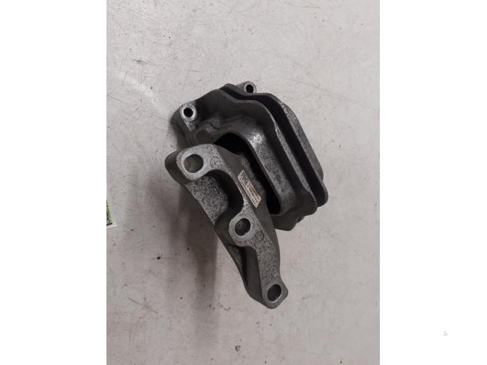 Used Engine mount Skoda Fabia III (NJ3) 1.0 TSI 12V Price € 35,00 Margin scheme offered by Autodemontage van de Laar