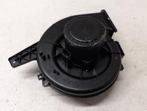 Używane Silnik wentylatora nagrzewnicy Skoda Fabia III (NJ3) 1.0 TSI 12V Cena € 75,00 Procedura marży oferowane przez Autodemontage van de Laar