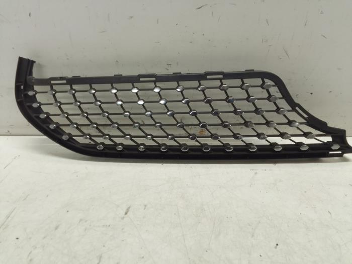 Używane Grill Mercedes GLE (V167) 300d EQ Boost 2.0 Turbo 16V 4-Matic Cena € 75,00 Procedura marży oferowane przez Autodemontage van de Laar