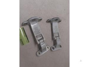 Used Rear door hinge, right Ford Transit Connect (PJ2) 1.5 TDCi Price on request offered by Autodemontage van de Laar