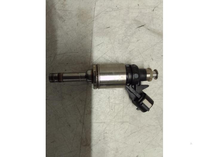 Injector (petrol injection) from a Suzuki Vitara (LY/MY) 1.4 S Turbo 16V 2018