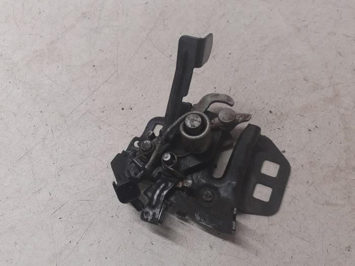 Bonnet lock mechanism from a Ford Ka+  2017