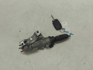 Used Ignition lock + key Audi A4 Avant (B6) 2.0 FSI 16V Price € 50,00 Margin scheme offered by Autodemontage van de Laar