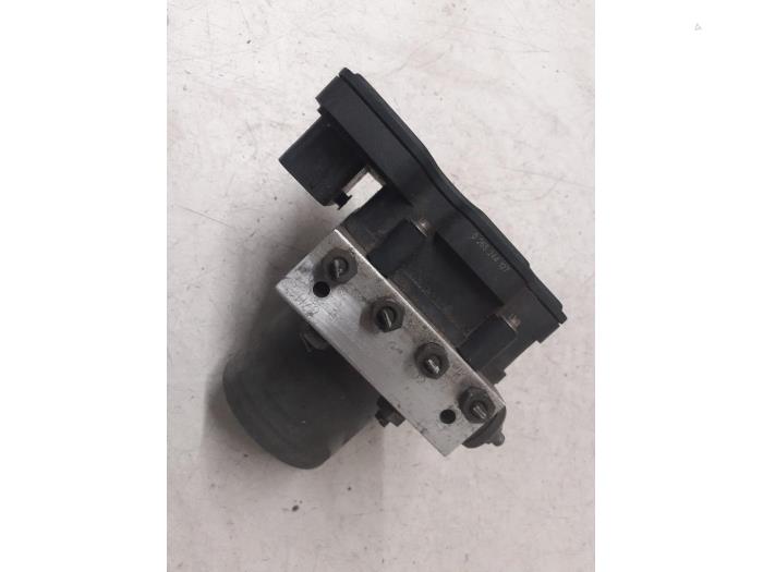Begagnade ABS-pump Mercedes Sprinter 5t (906.63/65) 516 CDI 16V Pris € 211,75 Inklusive moms erbjuds av Autodemontage van de Laar
