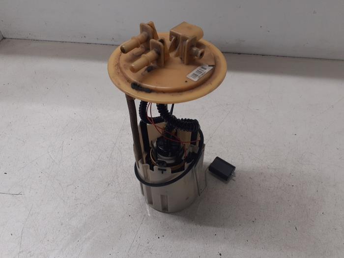 Bomba eléctrica de combustible de un Mercedes-Benz Sprinter 5t (906.63/65) 516 CDI 16V 2016