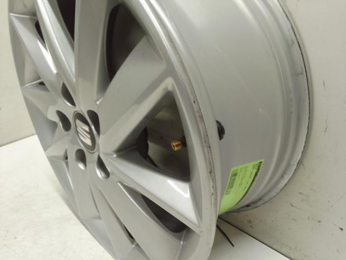 Wheel from a Seat Ibiza IV (6J5) 1.2 12V 2015