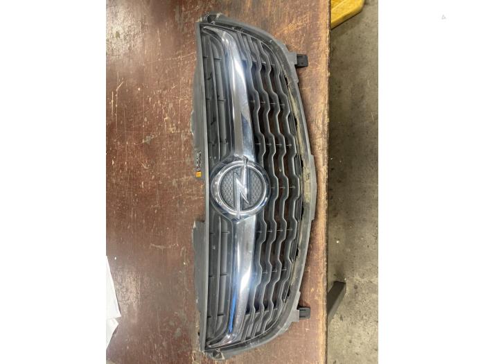 Używane Grill Opel Karl 1.0 12V Cena € 150,00 Procedura marży oferowane przez Autodemontage van de Laar