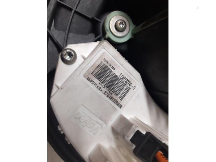 Heating and ventilation fan motor from a BMW 1 serie (E87/87N) 116i 2.0 16V 2010