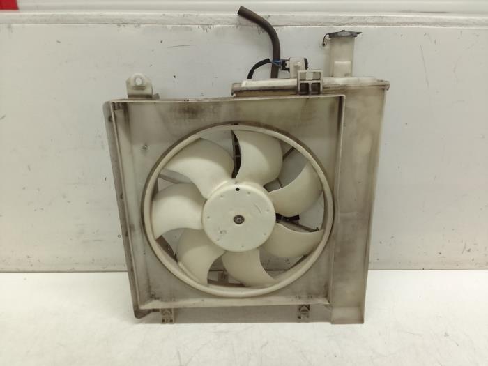 Cooling fans from a Toyota Aygo (B10) 1.0 12V VVT-i 2009