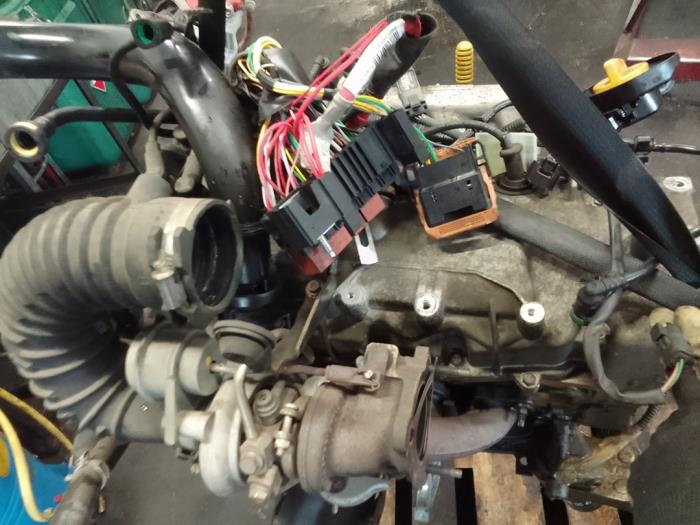Engine from a Renault Wind (EN/E4) 1.2 16V GT TCE eco2 2011