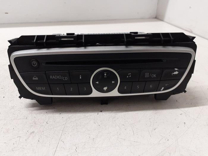 Używane Radio Renault Wind (EN/E4) 1.2 16V GT TCE eco2 Cena € 70,00 Procedura marży oferowane przez Autodemontage van de Laar