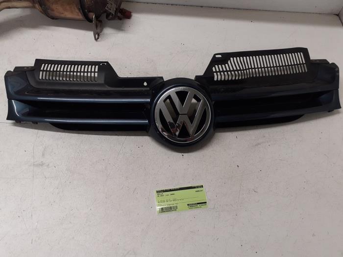 Używane Grill Volkswagen Golf V (1K1) 1.4 TSI 122 16V Cena € 50,00 Procedura marży oferowane przez Autodemontage van de Laar