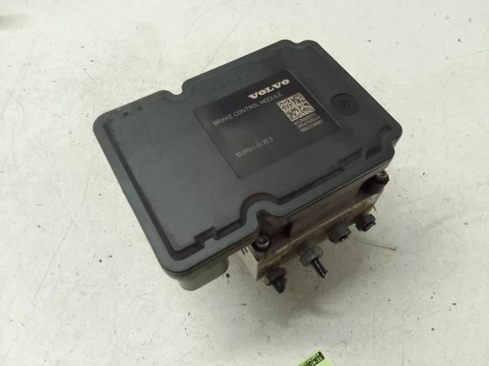 Usagé Bloc ABS Volvo V40 (MV) 1.6 D2 Prix € 100,00 Règlement à la marge proposé par Autodemontage van de Laar