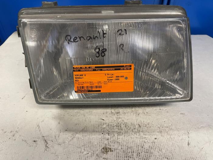 Używane Reflektor prawy Renault R21 Cena € 25,00 Procedura marży oferowane przez Autodemontage van de Laar