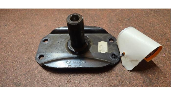 Used Engine mount Volkswagen Polo III (6N2) 1.4 16V 75 Price € 15,00 Margin scheme offered by Autodemontage van de Laar