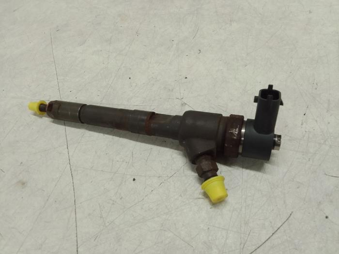 Injector (diesel) from a Opel Corsa D  2010