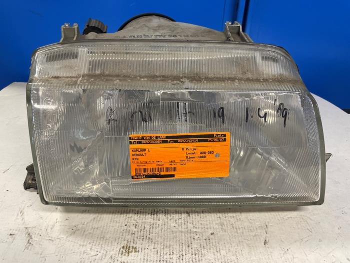 Używane Reflektor lewy Renault R19 Cena € 20,00 Procedura marży oferowane przez Autodemontage van de Laar