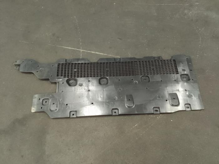 Bash plate from a Renault Megane IV (RFBB) 1.2 Energy TCE 100 2015